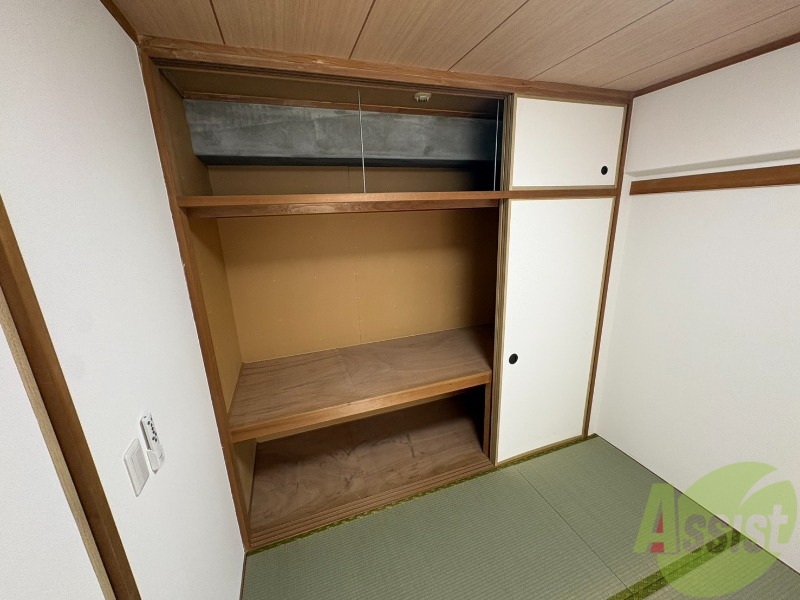 収納　押入は奥行きもあり、荷物が多い方でも安心です。