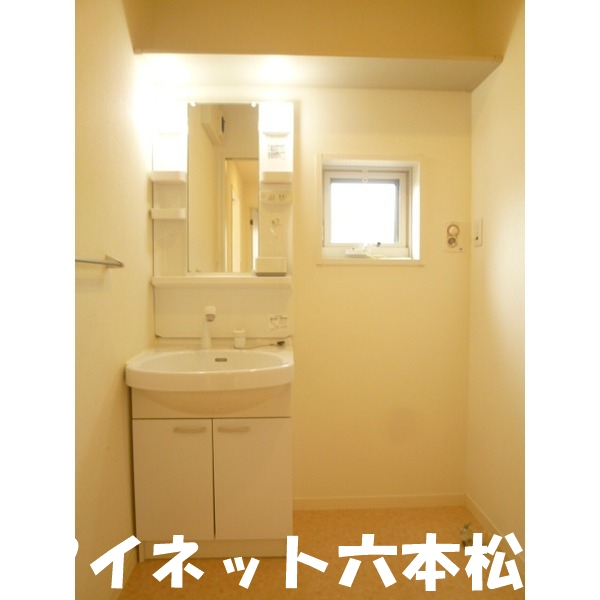 洗面設備　毎朝の身支度はここ。