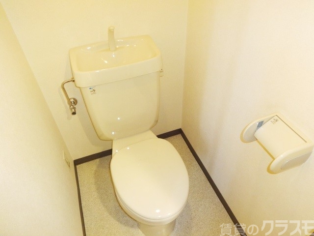 トイレ　温水便座の設置が可能です。