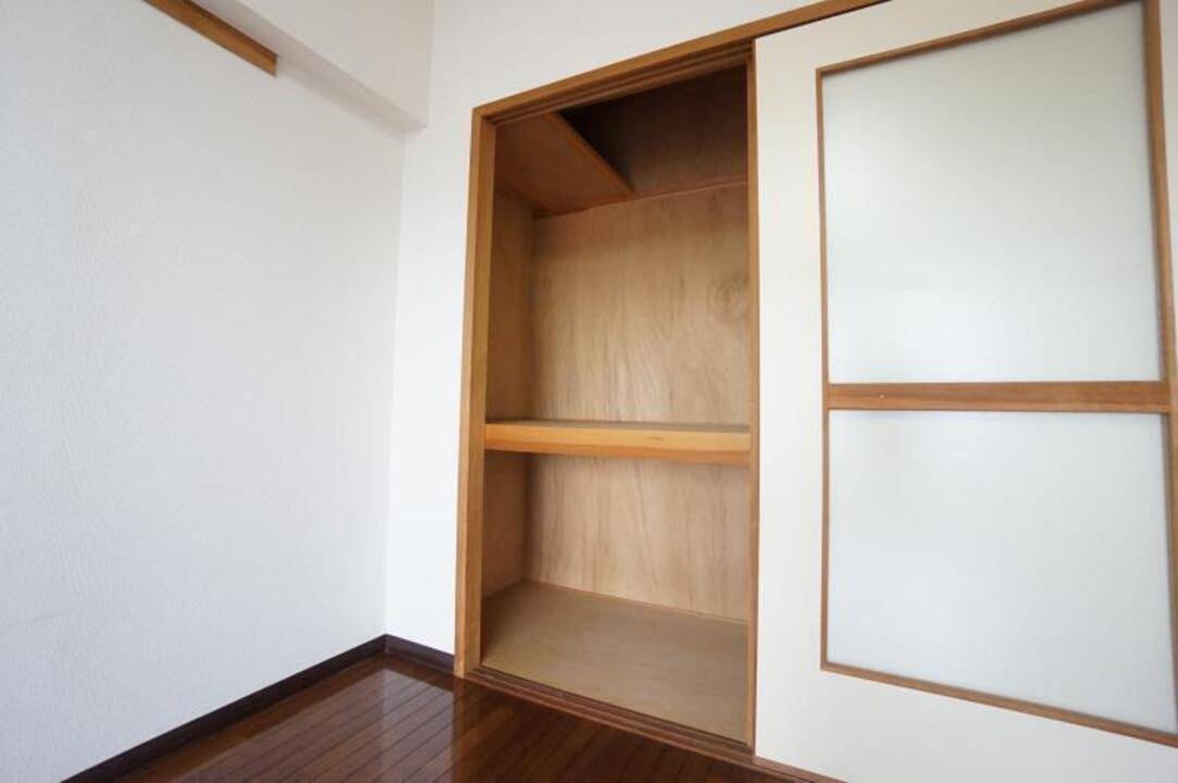 収納　押入れ