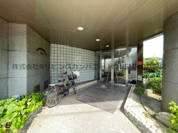 エントランス　建物の内部です