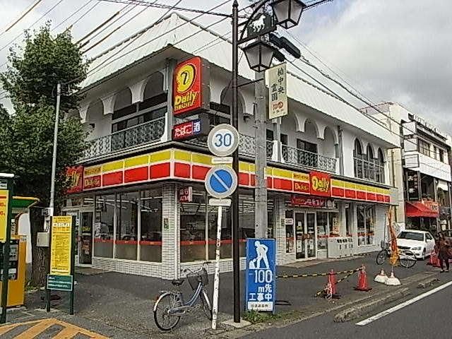 コンビニ　デイリーヤマザキ（コンビニ）まで240m