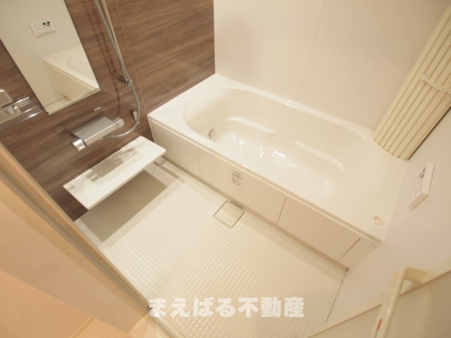 バス・シャワールーム　ゆったりした1坪風呂です