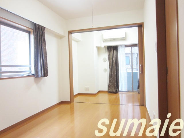 居室・リビング　2面採光の角部屋です☆