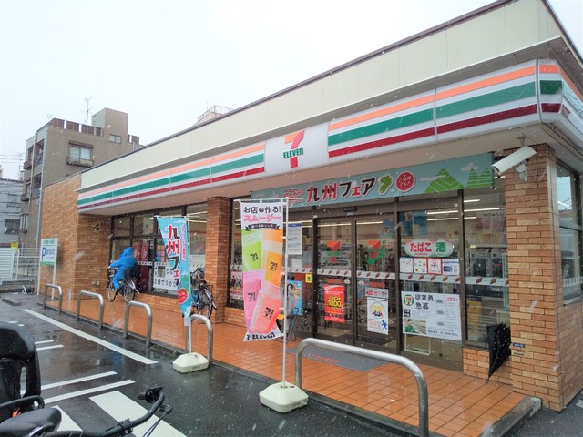 コンビニ　セブンイレブン板橋弥生町店（コンビニ）まで110m