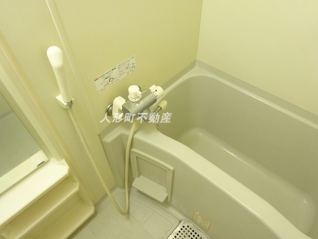 バス・シャワールーム　バス・トイレ別です！※別のお部屋のお写真です。