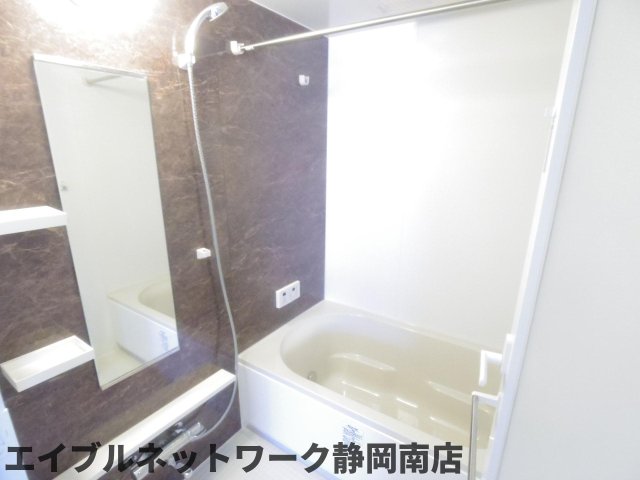 バス・シャワールーム　お風呂で日々の疲れを落としましょう
