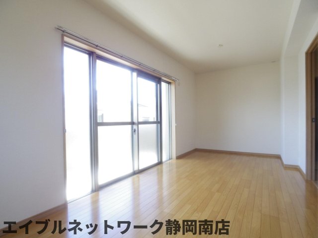 その他設備　ゆったりとしたリビングです