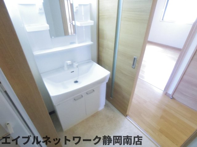 洗面設備　スペースが確保できる洗面所です