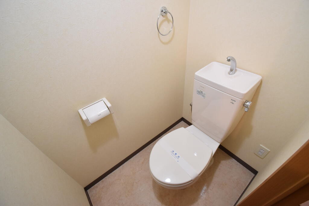 トイレ　※同建物の別のお部屋の写真です。