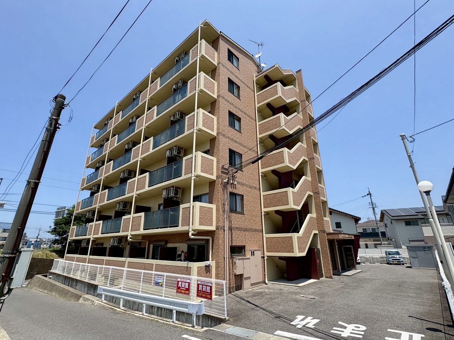 建物外観　外壁塗装で綺麗になりました♪