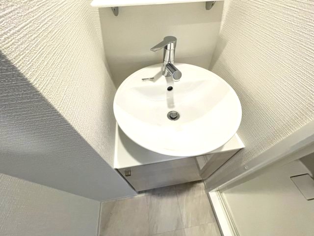 洗面設備　イメージとして同建物他部屋を表示しています