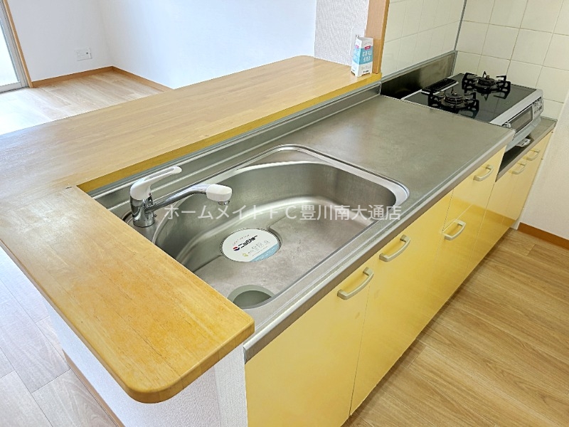 キッチン　同型別部屋写真（反転）