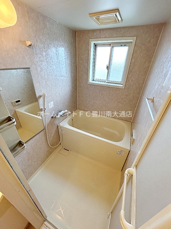 バス・シャワールーム　同型別部屋写真（反転）