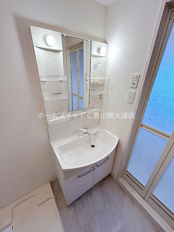 洗面設備　同型別部屋写真（反転）