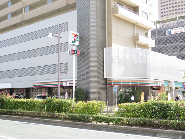 コンビニ　セブンイレブン（コンビニ）まで130m