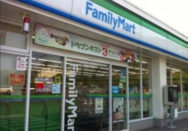 コンビニ　ファミリーマート大田大森南店（コンビニ）まで482m