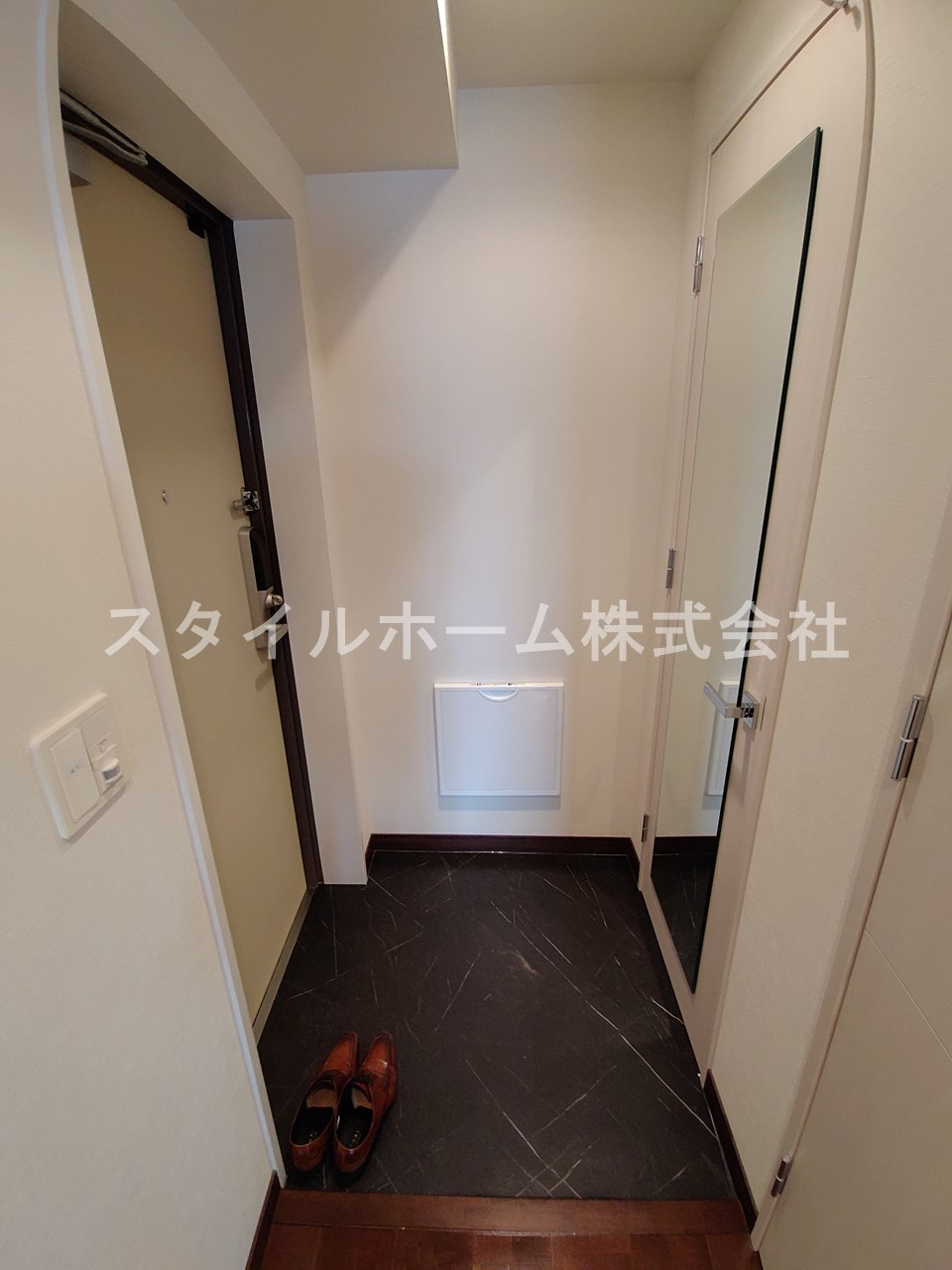 玄関　収納もある玄関です