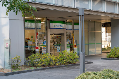 コンビニ　ファミリーマート 白川通本町店（コンビニ）まで218m