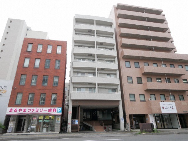 建物外観　◆エアコン付きで夏も快適！◆西18丁目駅徒歩3分の好立地！