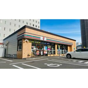 コンビニ　セブン：ちょっとしたお買い物に！セブンイレブンまで徒歩1分（コンビニ）まで60m