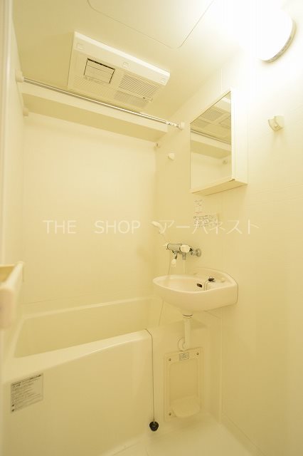 バス・シャワールーム　浴室乾燥機付き！
