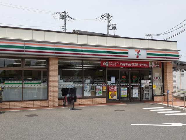 コンビニ　セブンイレブン（コンビニ）まで46m