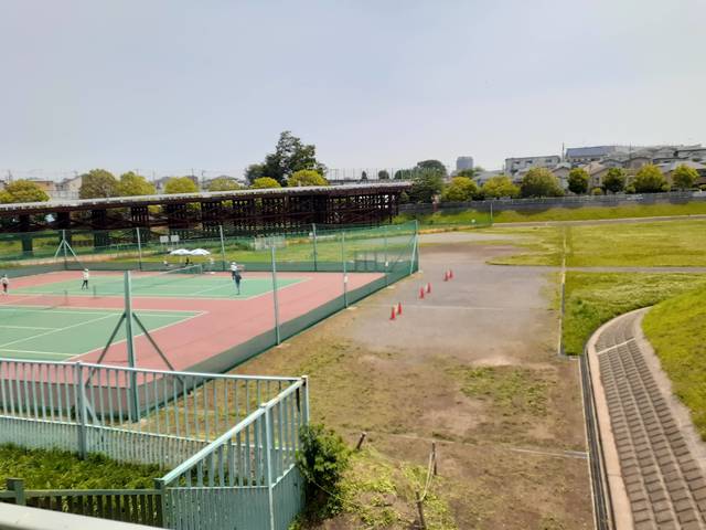 公園　びくに公園多目的広場（公園）まで732m