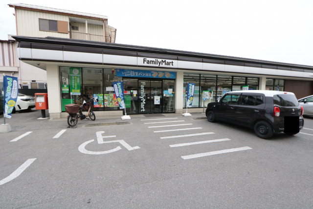 コンビニ　ファミリーマート　ベツイ栃木倭町店（コンビニ）まで550m