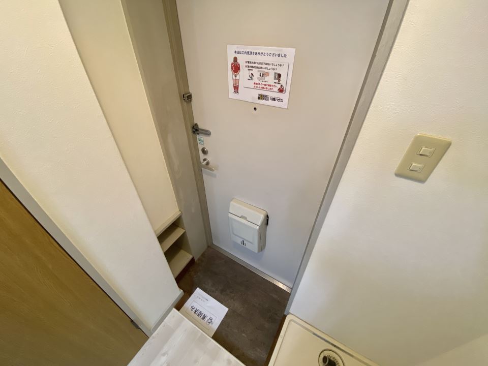 玄関　シューズＢＯＸあります