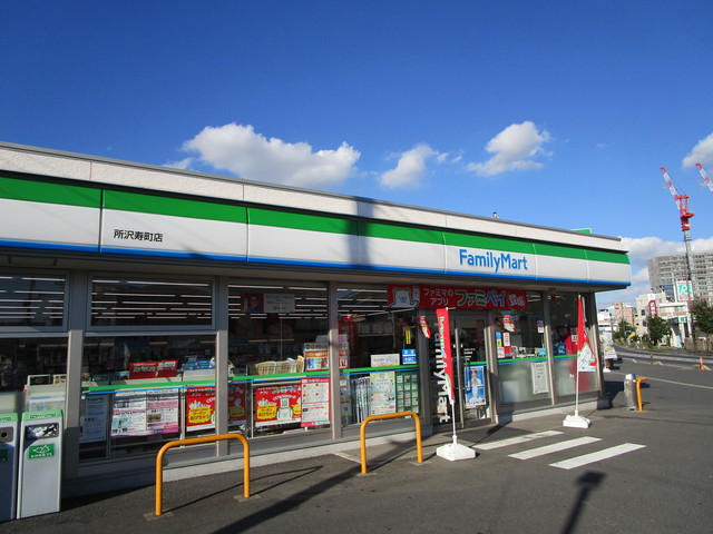 コンビニ　ファミリーマート（コンビニ）まで189m