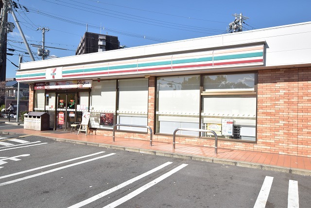 コンビニ　セブンイレブン　大阪茨田大宮2丁目店（コンビニ）まで617m