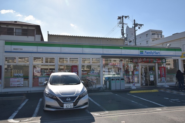 コンビニ　ファミリーマート　大東新田西町（コンビニ）まで575m