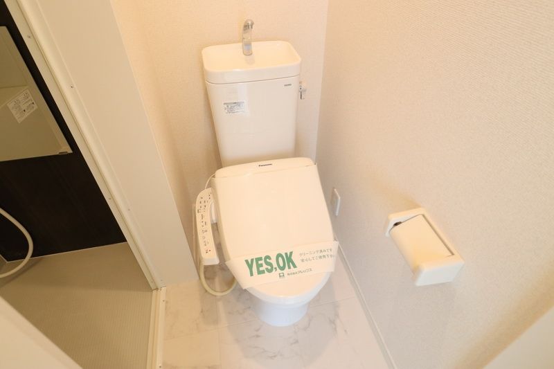 トイレ　★嬉しい温水洗浄便座付き♪★