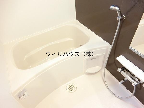 バス・シャワールーム　浴室乾燥機、追い焚き機能付きバス！