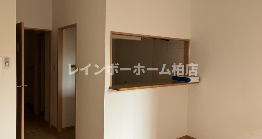居室・リビング　こちらの居間で趣味の時間をお楽しみください