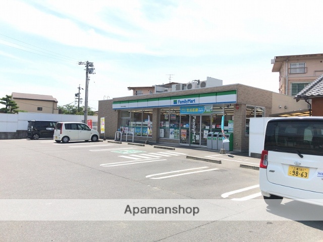 コンビニ　ファミリーマート（コンビニ）まで1127m