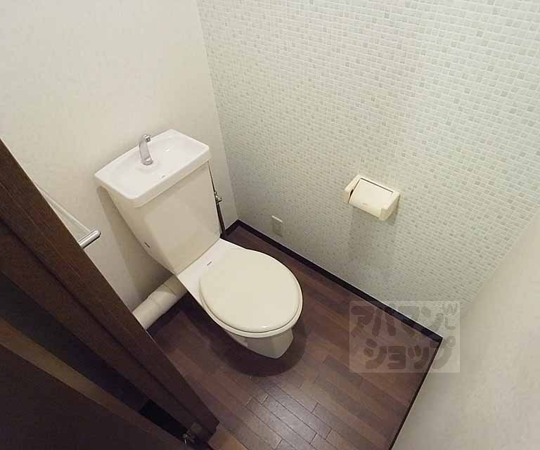 トイレ　トイレに電源があるので追加でウォシュレット設置可能。