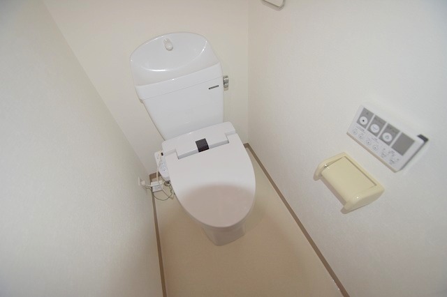 トイレ　ウォシュレット付き