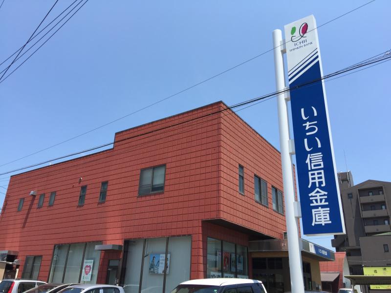 銀行　いちい信用金庫東江南支店（銀行）まで326m