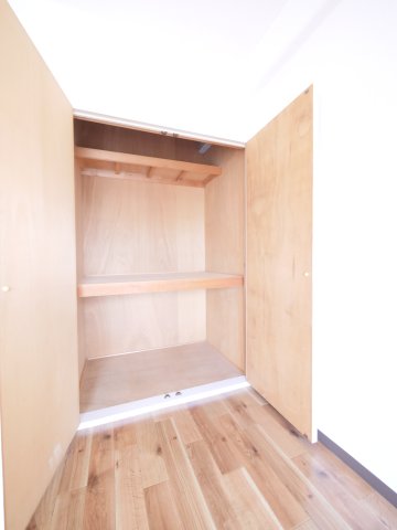 収納　※写真は別の部屋のものです。