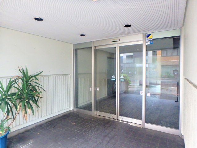 エントランス　物件入口のお写真です！