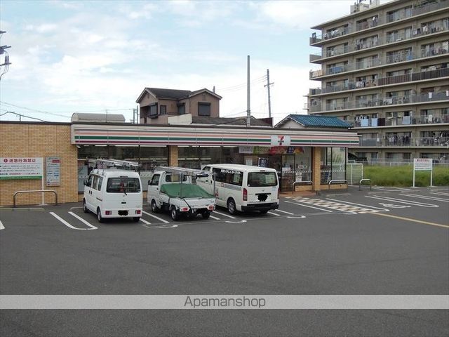 コンビニ　セブンイレブン（コンビニ）まで878m