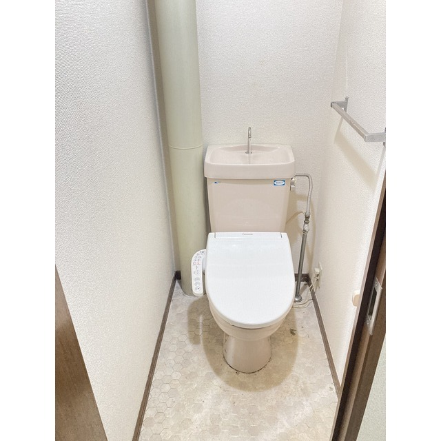 トイレ　リフォーム前の写真です