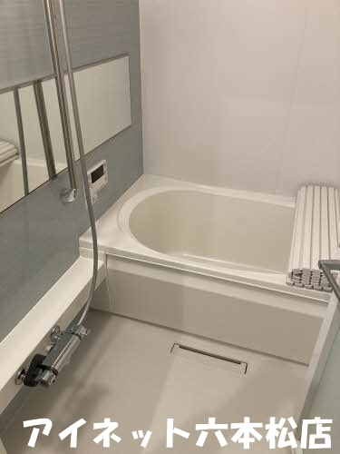 バス・シャワールーム　一日の疲れを癒しましょう。
