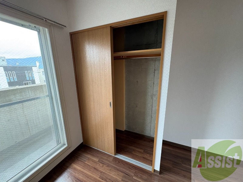 収納　寝室の収納です。部屋がすっきり片付きます。