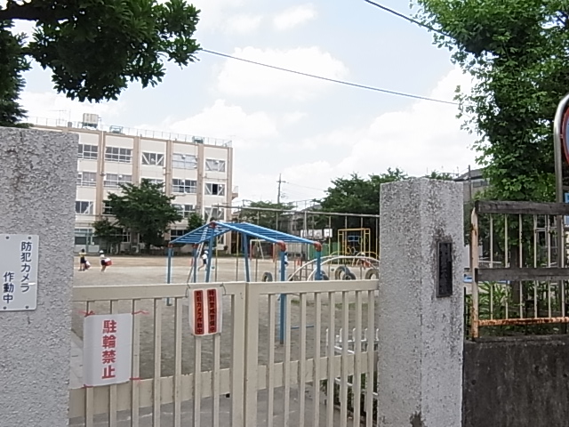 小学校　足立区立梅島第二小学校（小学校）まで604m