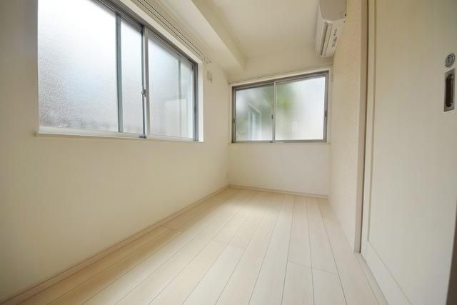 居室・リビング　★二面採光の明るいお部屋です★