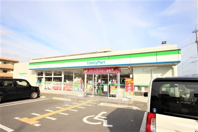 コンビニ　ファミリーマート　北郡山（コンビニ）まで128m