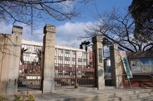 小学校　神戸市立雲中小学校（小学校）まで447m